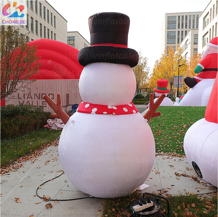 Inflatable snowman 4